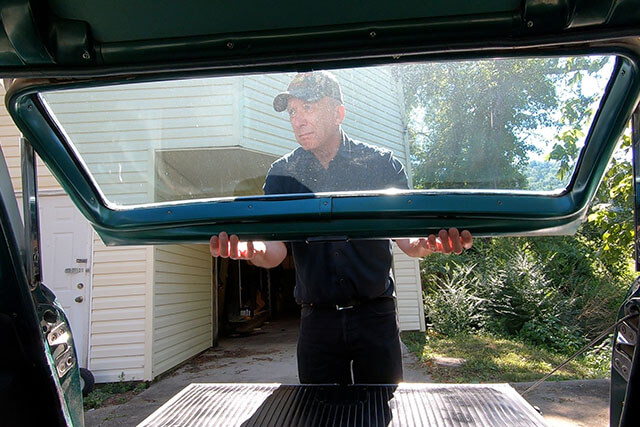 Inspektion av en 1955 Chevrolet 210 wagon i Kentucky