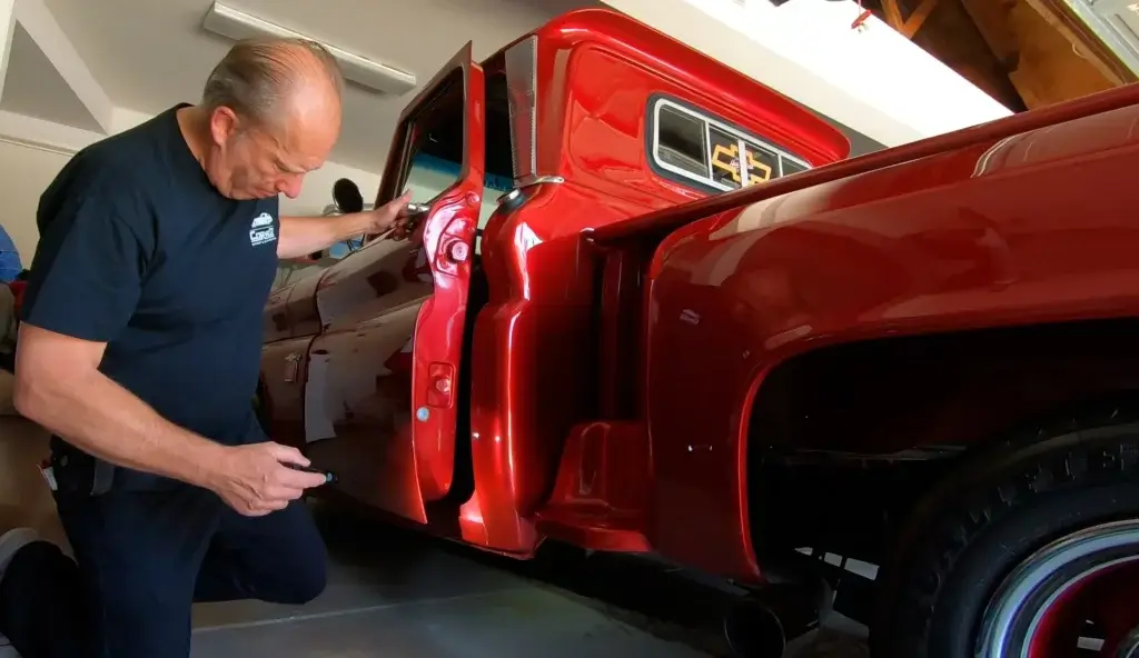 Inspektion av 1964 Chevrolet C10 pickup i Kalifornien – vi kontrollerar skicket före ditt köp i USA